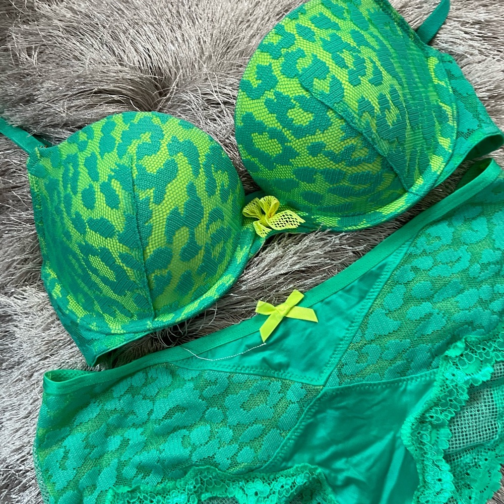Victoria’s Secret Bra Set
